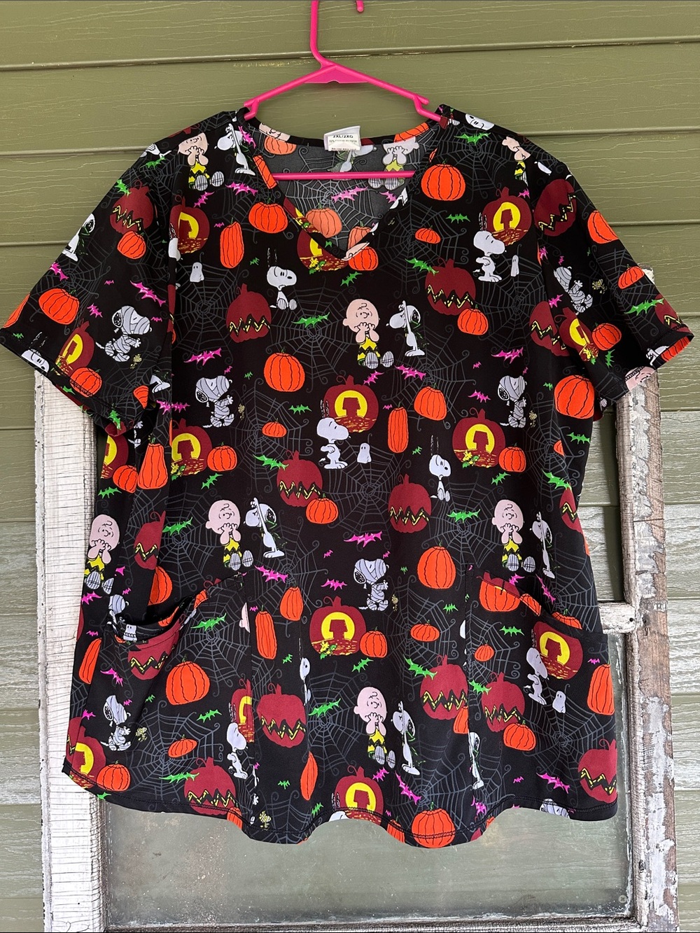 Women’s Peanuts Halloween Short Sleeve Scrub Top - Pumpkin Print